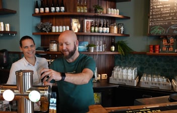 Daglig leder Maria Skaalvik og salgssjef Espen Solbu i Austmann.